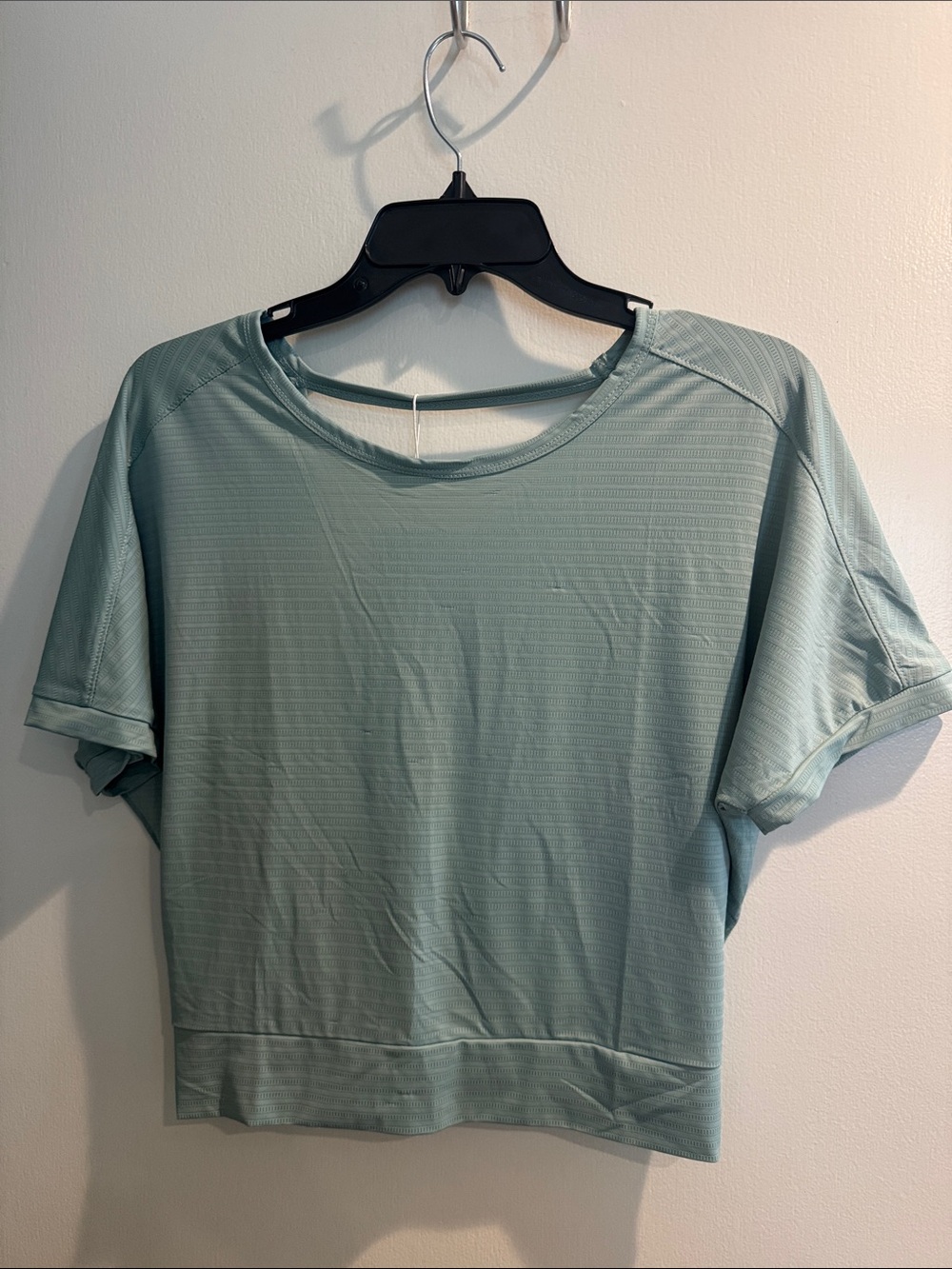New Halara Crew Neck Twist Back Cropped Top Size Medium